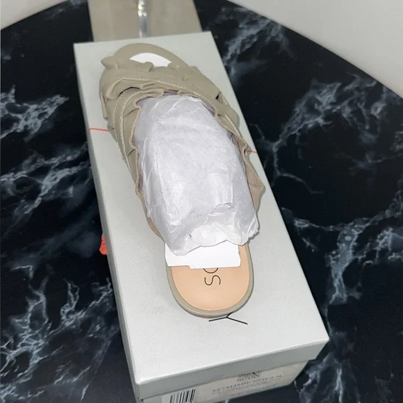 Sole Society Leather Ruffle Slide Sandals Size 8 Mandi Dove Gray AUTHENTIC NEW - Picture 4 of 6